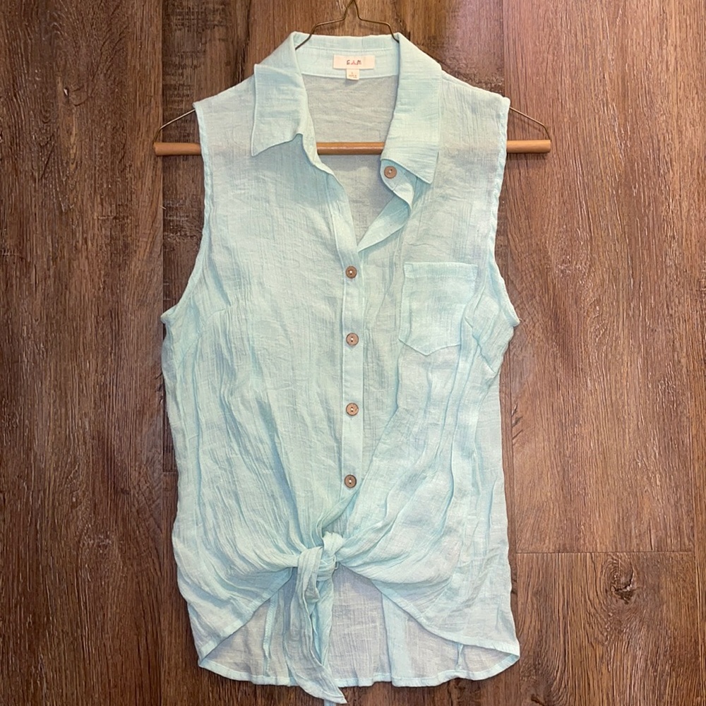 E & M button up tank. Ties at bottom